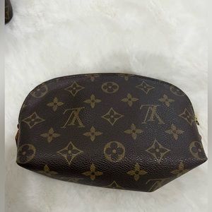 Louis Vuitton little makeup bag/zip up pouch